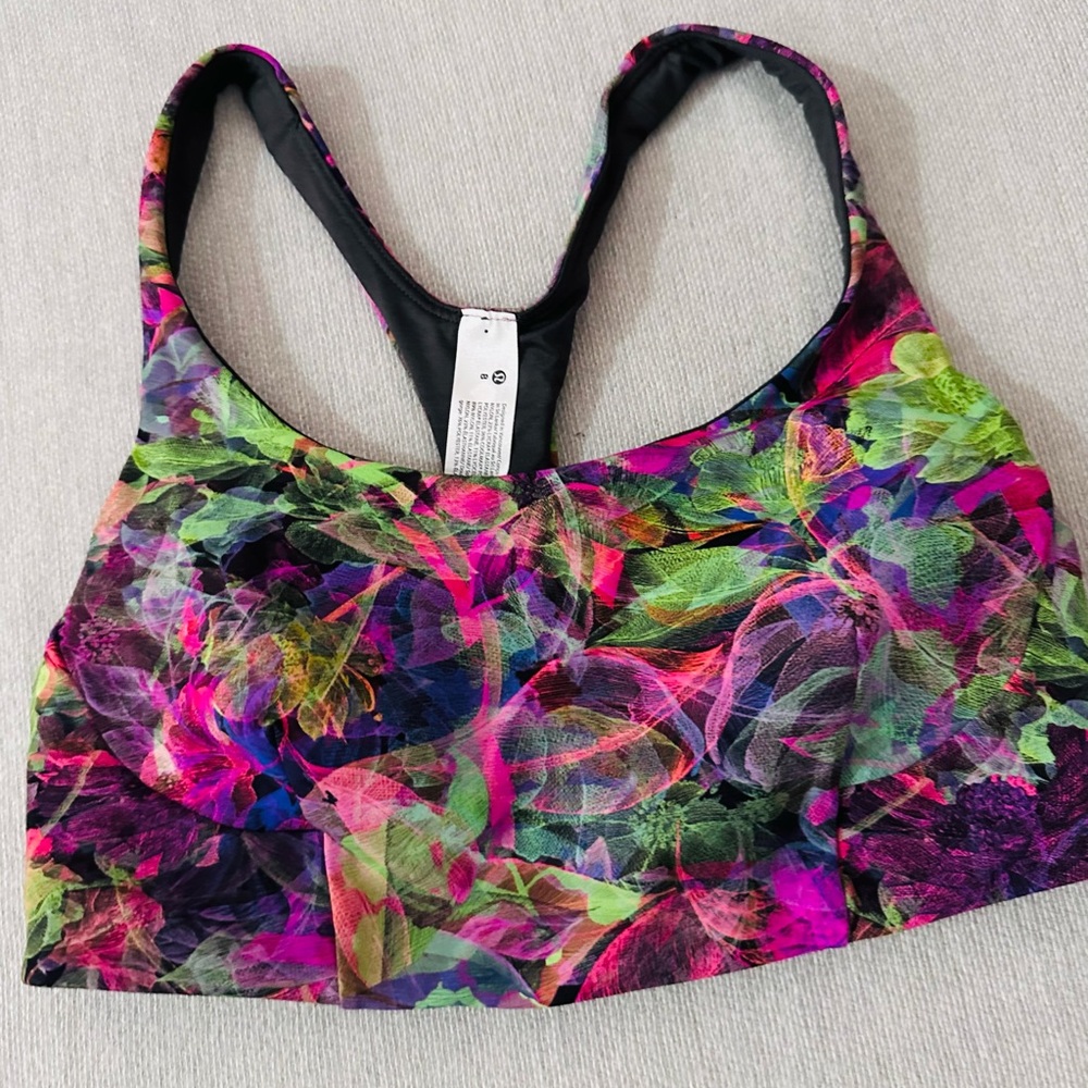 Wunder Train Bra *Medium Support, C/D Cup Vivid Floral Tone Multi 8